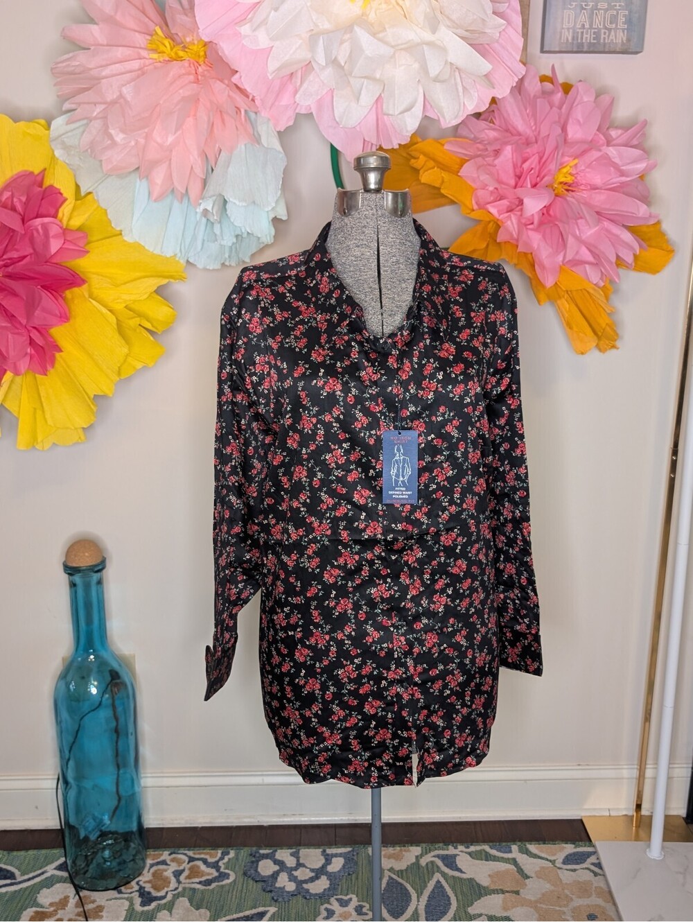 2131 - Chaps Women's No Iron Button-Up Shirt Black with Red Floral Print Size XL